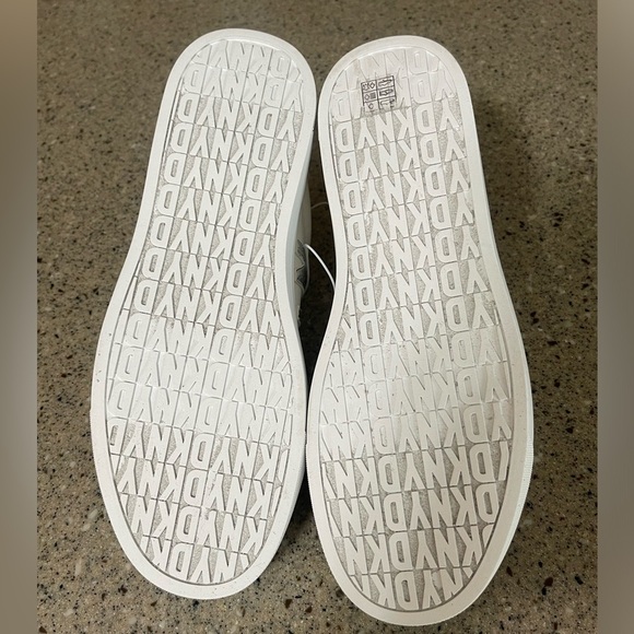 DKNY Women’s Size 8 Abeni Lace up White and Silver Sneakers - Picture 8 of 9